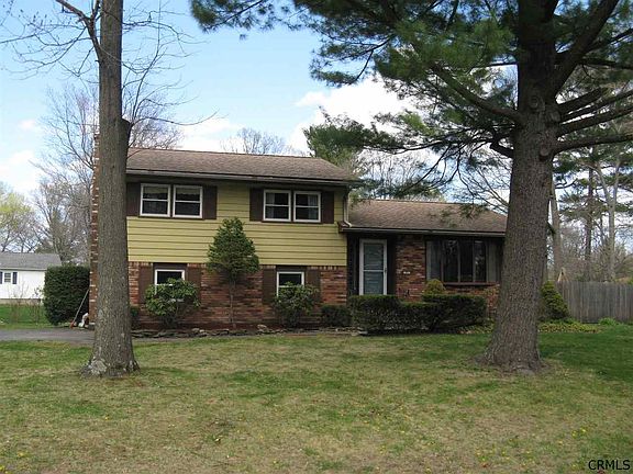 2nd image of 35 Scotchpine Dr