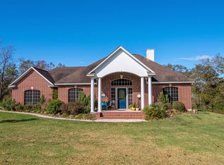 211 Lost Lake Dr, Mont Belvieu, TX 77523