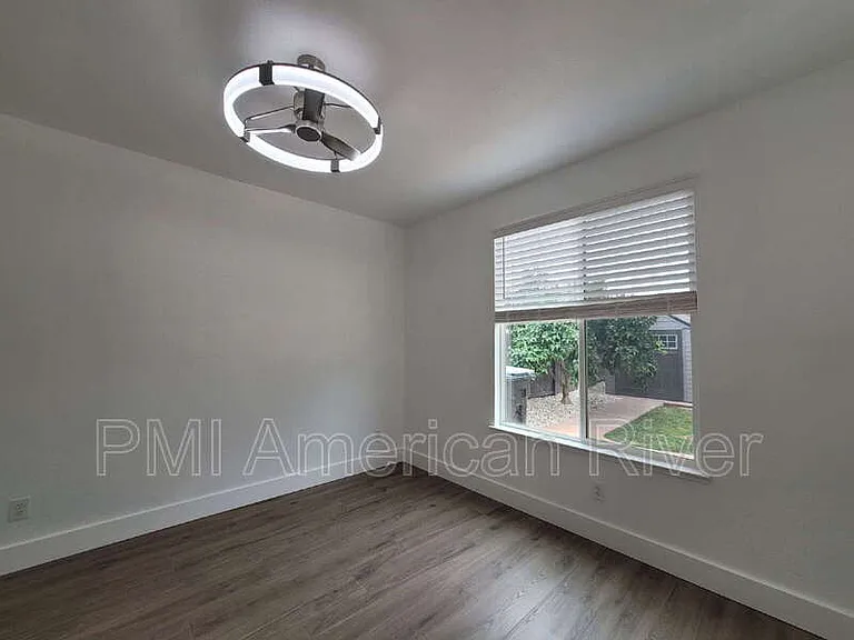 4265 Thalia Way — Photo 10
