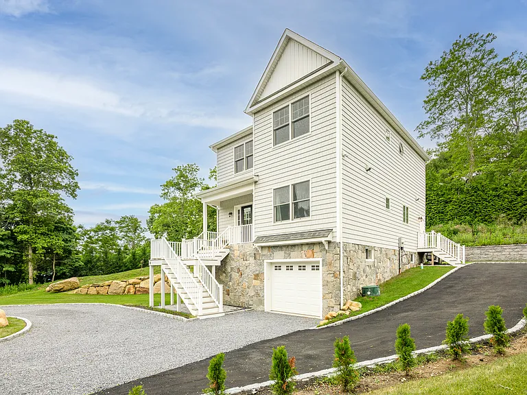 15 S Beach Rd — Photo 26