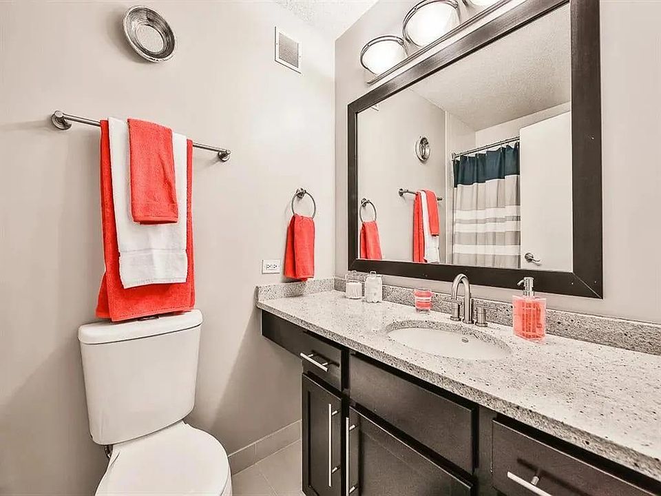 1st image of 33 W Huron St #909