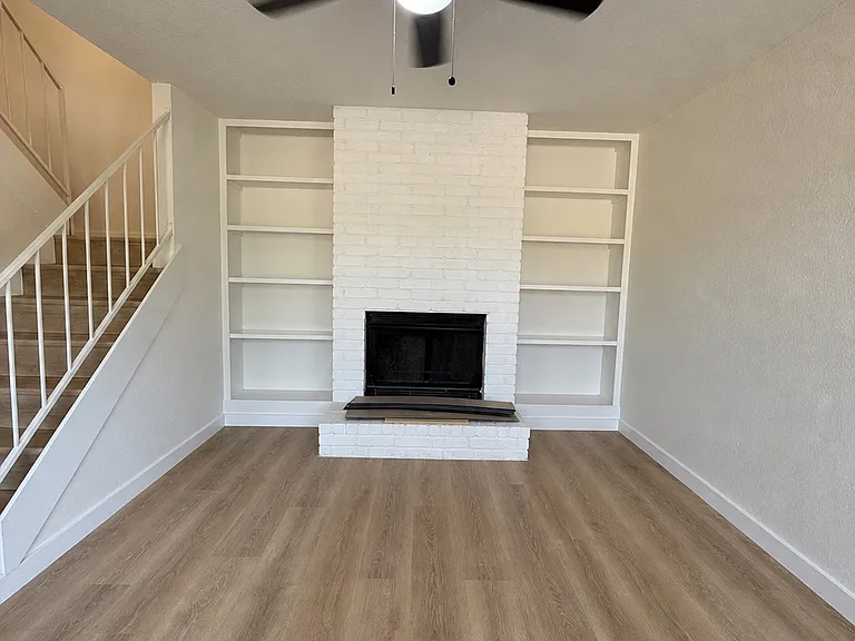 800 Treadwell Ct #802B — Photo 3