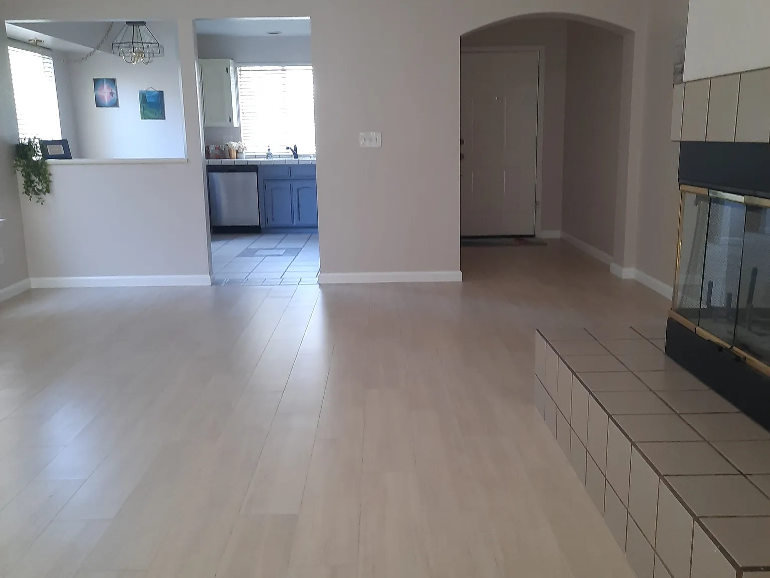 3 bed, 1353 sqft, $2,450 — Photo 4