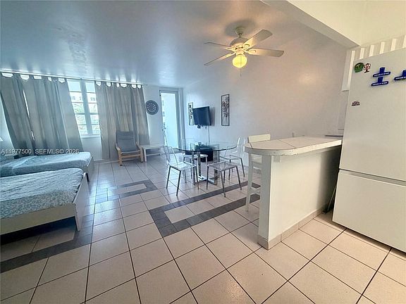 2nd image of 100 Lincoln Rd #304