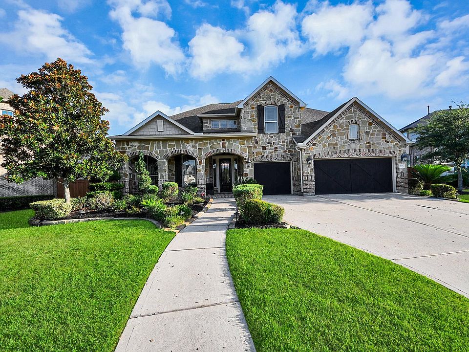 1st image of 18106 Shimmer Ln