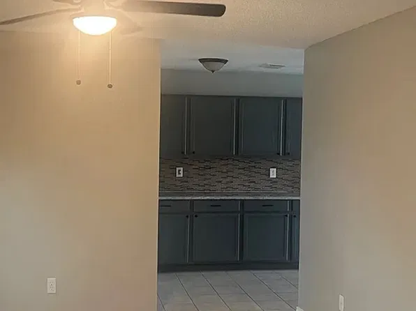 2021 W Grove Ln, Grand Prairie, TX 75052