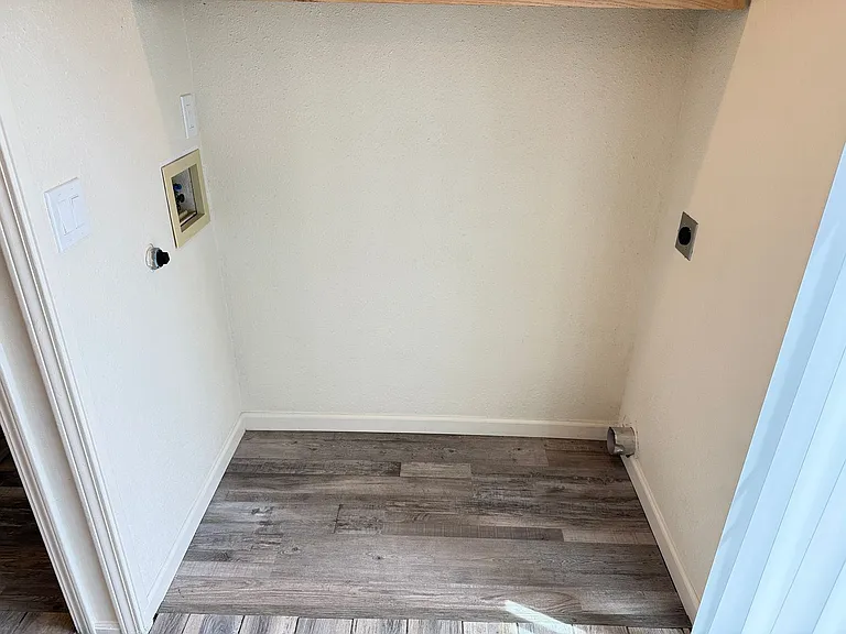 4432 Fergus Ave — Photo 9