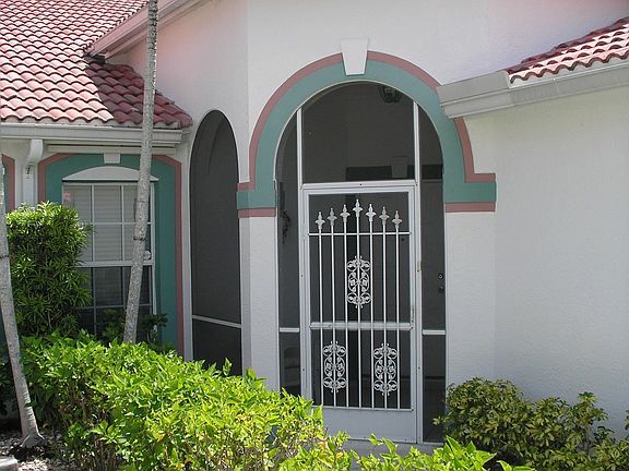 entrance porch screened