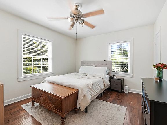 5th image of 319 Sylvan St