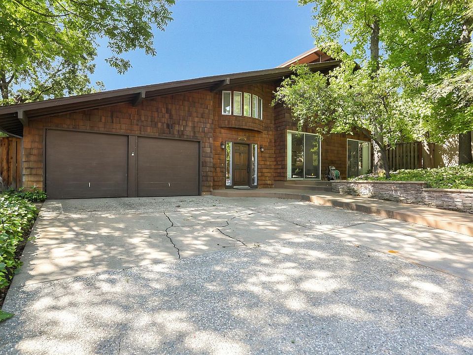 1st image of 3004 Parkwood Ct
