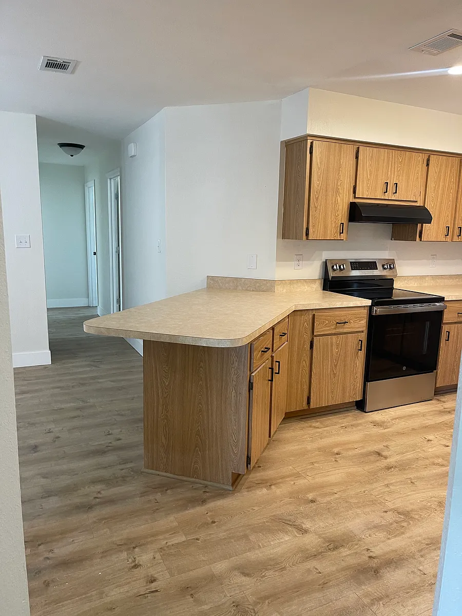 Kitchen - 402 Cricket Hollow Ln