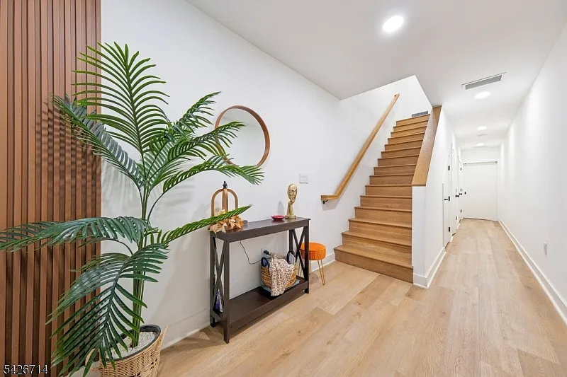 3 bed, 4.5 bath, $5,300 — Photo 2