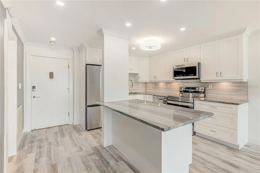 1 bed, 1.5 bath, 843 sqft, $2,500 — Photo 3