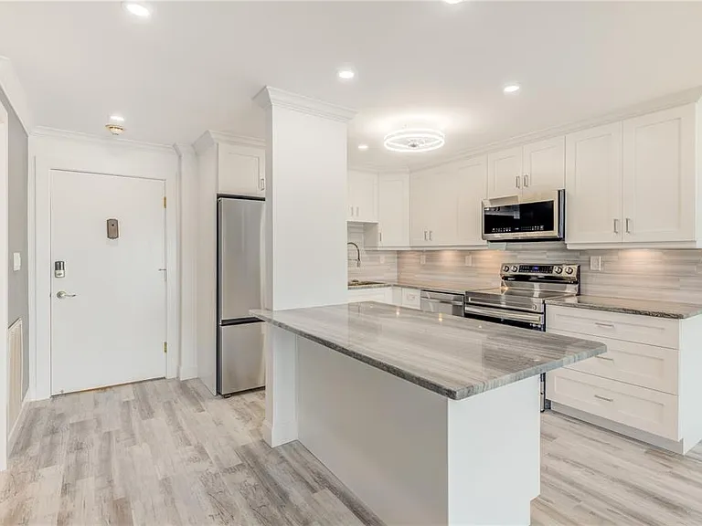 400 64th Ave #901 — Photo 3