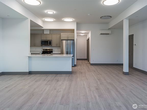 4th image of 623 Morris Street #E2