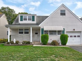 690 8th St, Secaucus, NJ 07094