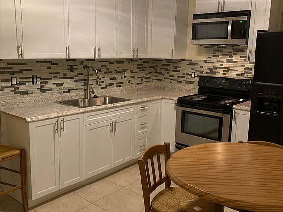 4th image of 3724 Greentree Farms Dr