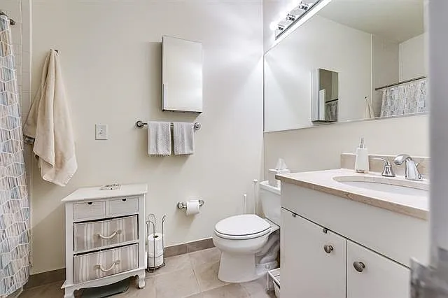 1100 Adams St #513 — Photo 9