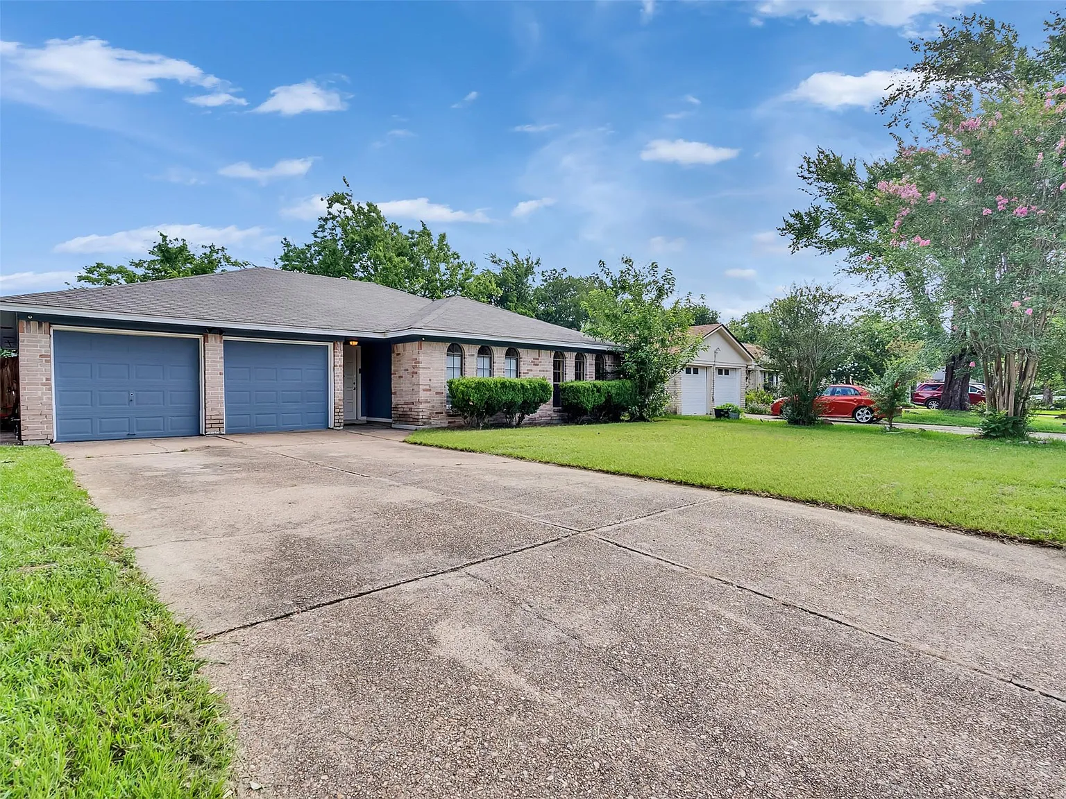 4 bed, 2.0 bath, 1997 sqft, $2,000 — Photo 2