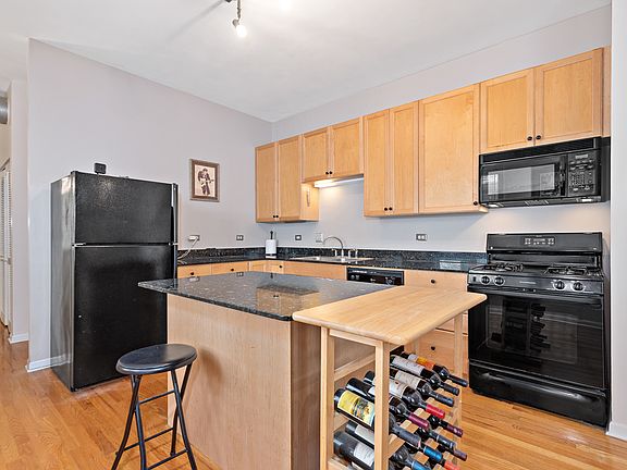 4th image of 2408 W Flournoy St APT 3