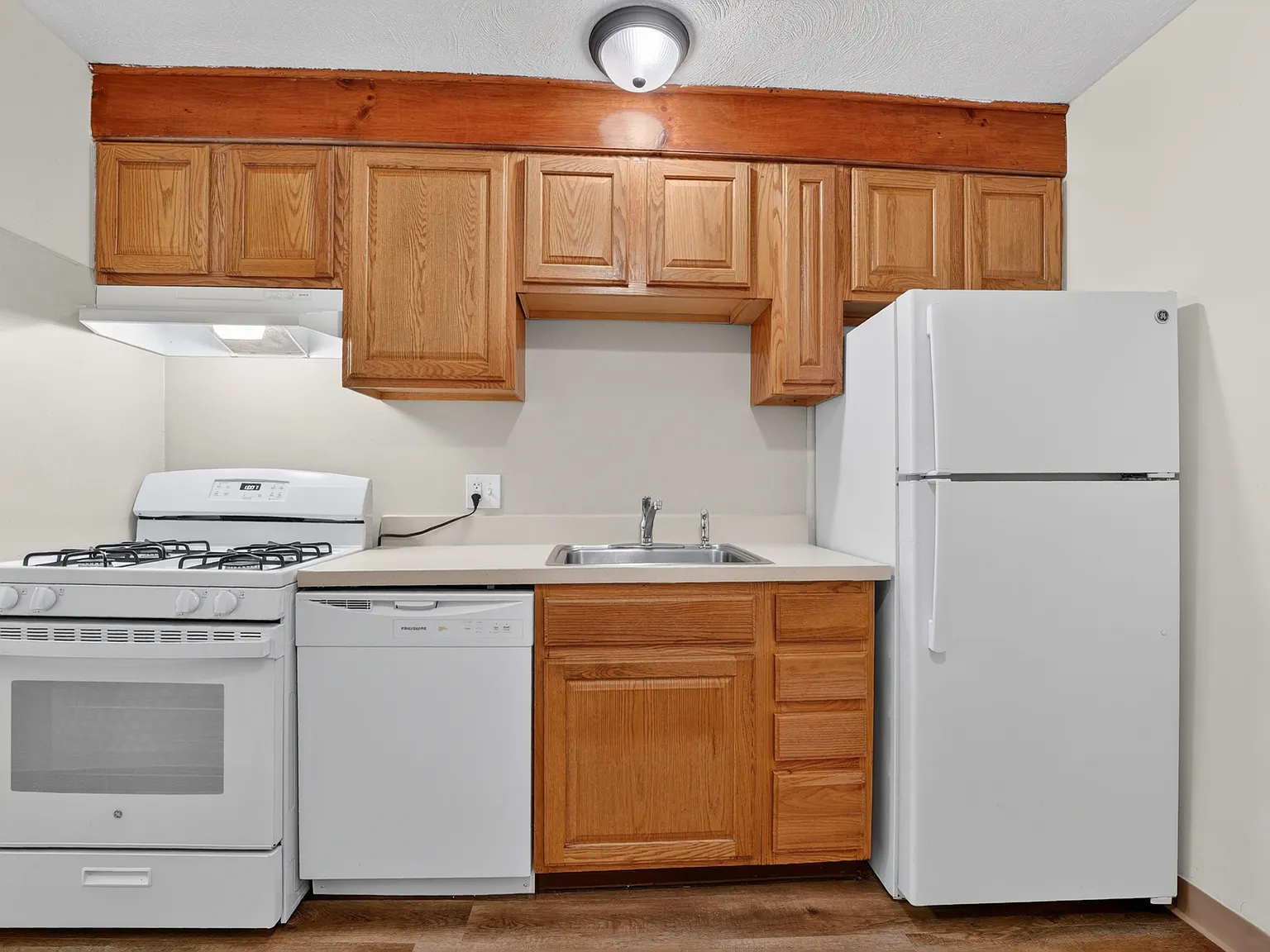 Taurus Apartments — Photo 1