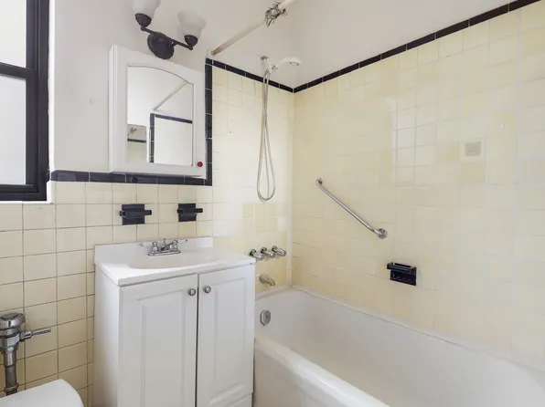 225 East 74th Street image 3 of 4