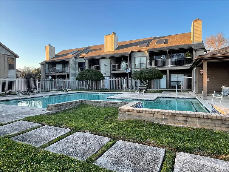 8389 Sands Point Dr — Photo 17