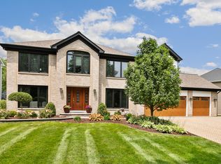 6720 Greene Rd, Woodridge, IL 60517