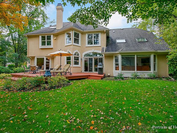 Large freshly painted, well maintained deck