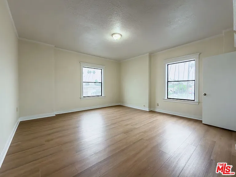 4367 S Van Ness Ave #4 — Photo 13
