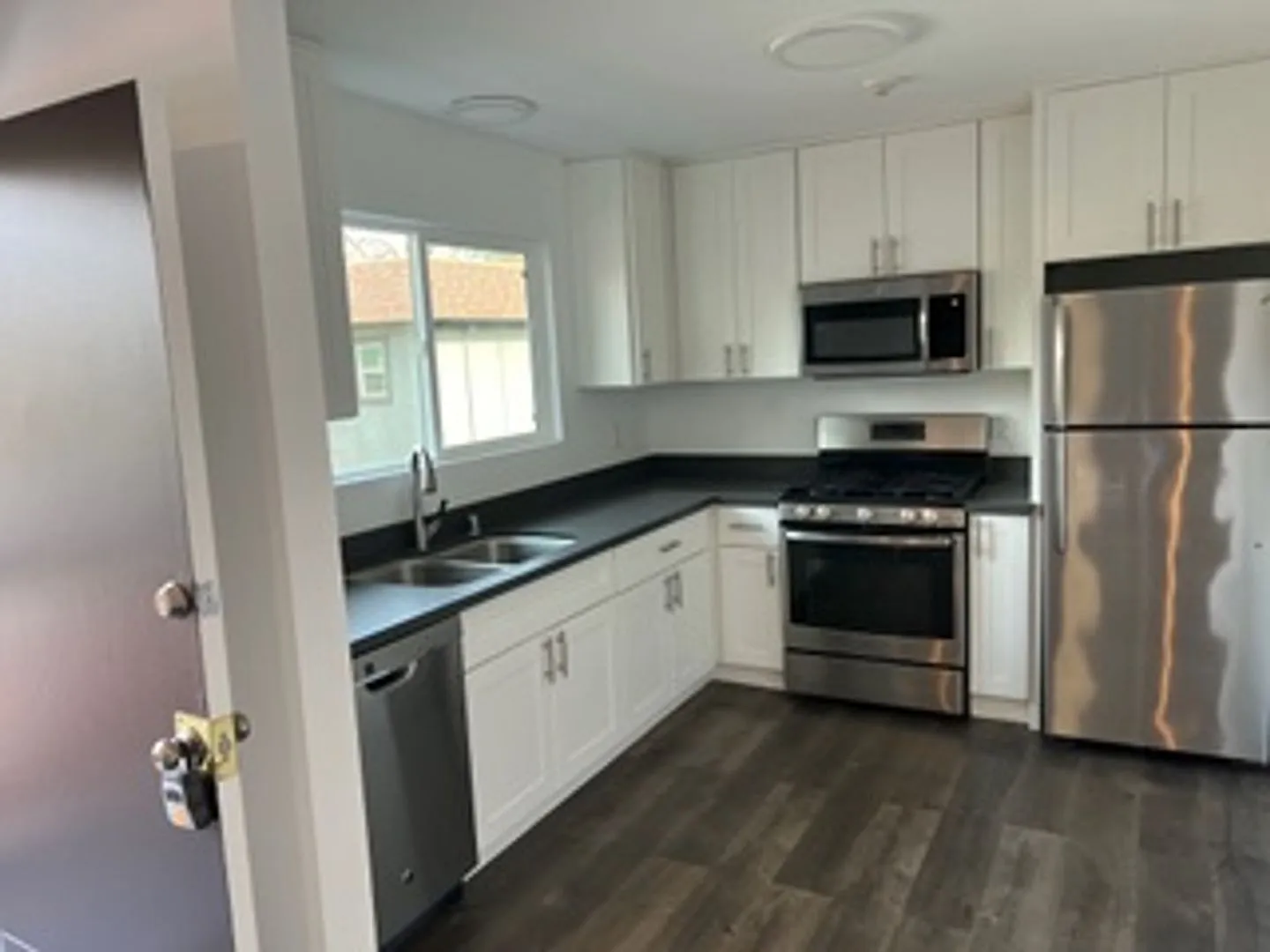 Olof Street Apartments — Photo 2