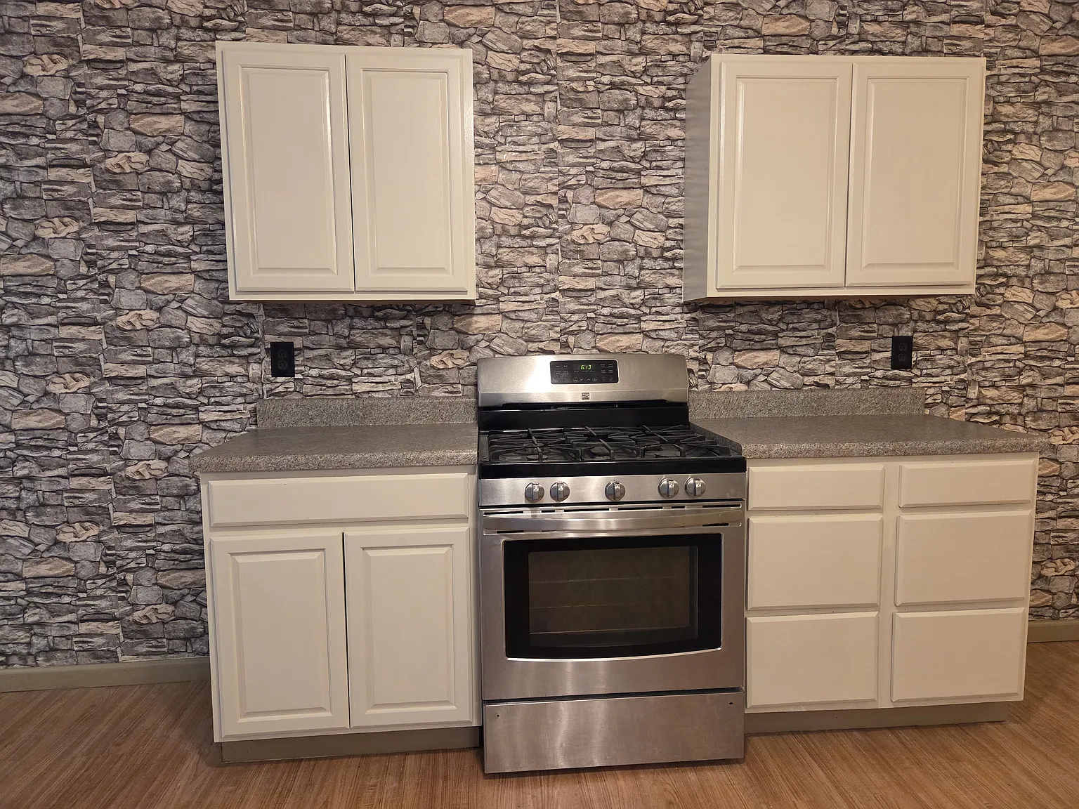 3 bed, 1088 sqft, $1,650 — Photo 3