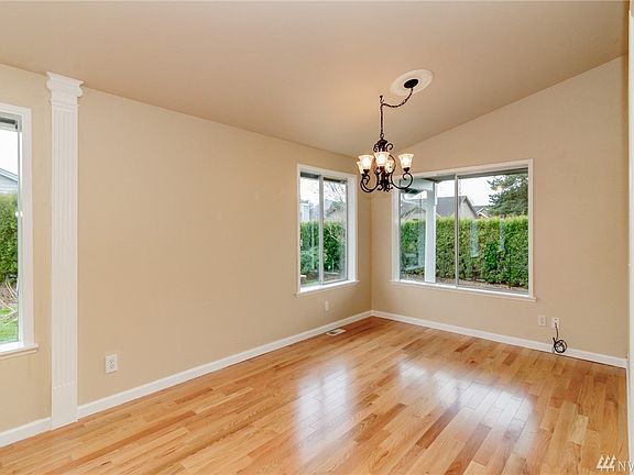 5th image of 1105 Farrelly St