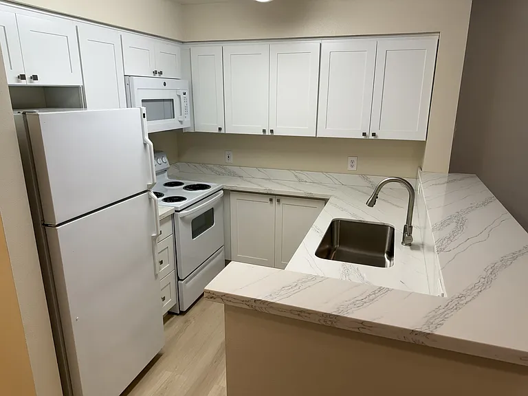 Lee Court Apartments — Photo 16