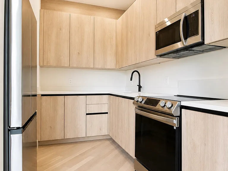 423 Tompkins Ave #4A — Photo 4