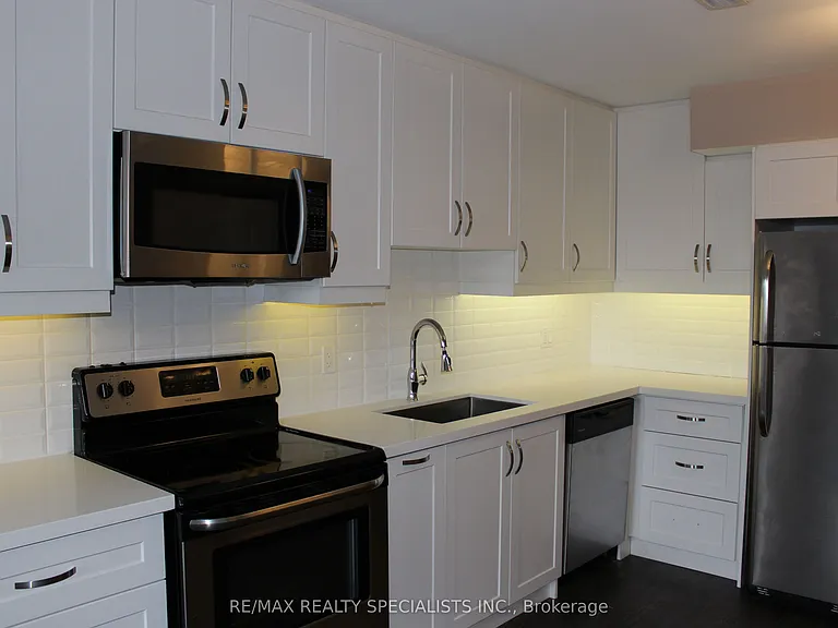 6 Brant Ave #8 — Photo 2