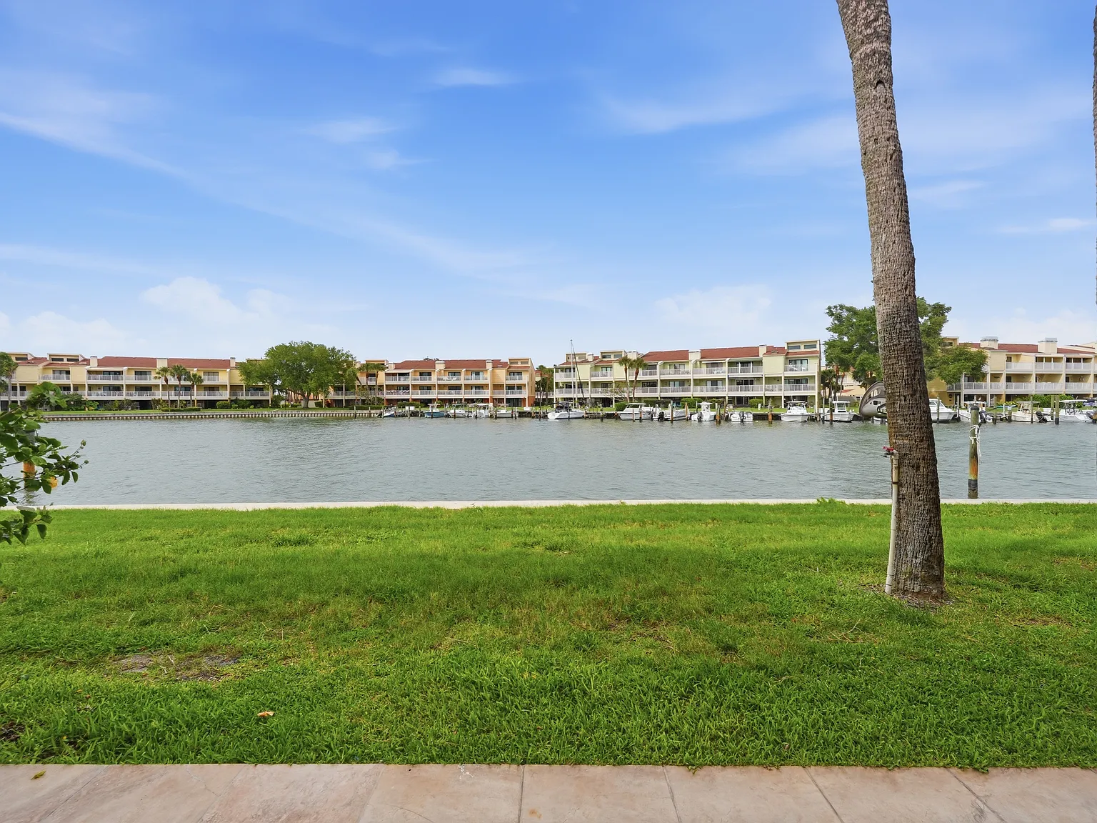 2 bed, 1010 sqft, $2,200 — Photo 4