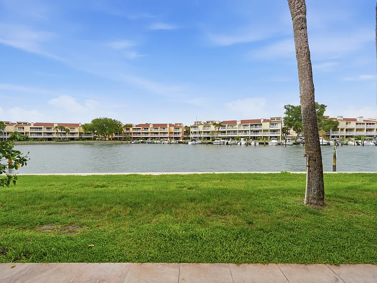548 Plaza Seville Ct #89 — Photo 4