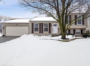 1229 Portchester Cir, Carol Stream, IL 60188