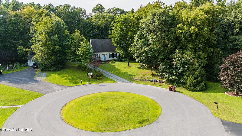 4th image of 7 Pineview Drive