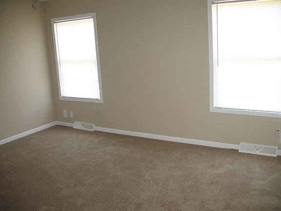 5th image of 4500 Lakehill Dr