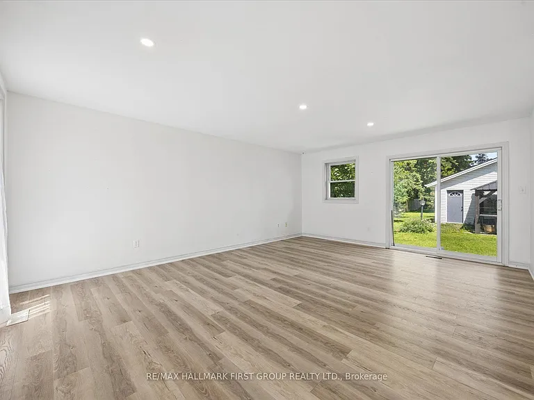 211 Casimir St — Photo 8