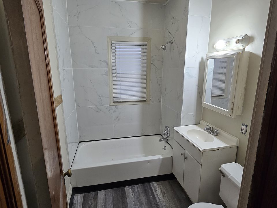 1st image of 4092 E 139th St