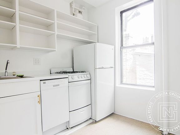 5th image of 78 Bank St APT 15