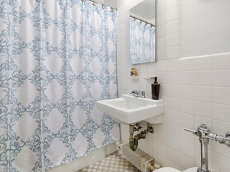 140 E 56th St #9C — Photo 8