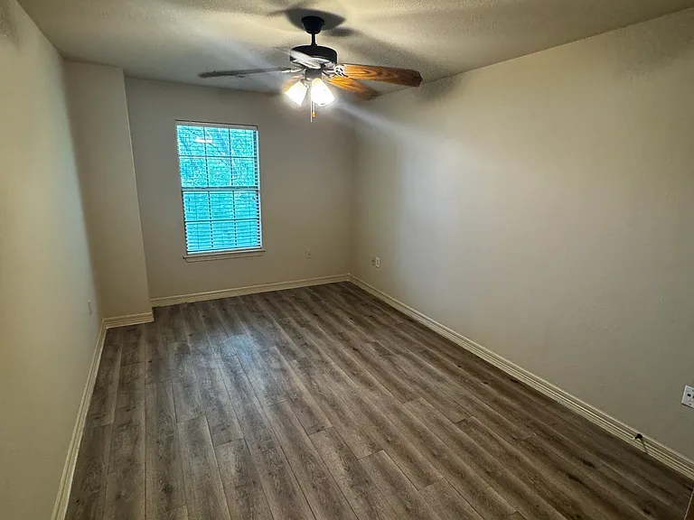 1760 N Chestnut Ave — Photo 10