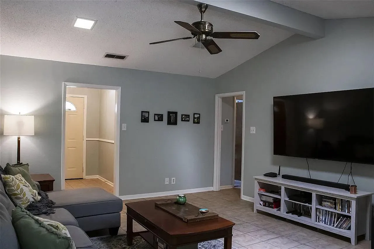 3 bed, 1553 sqft, $1,800 — Photo 3