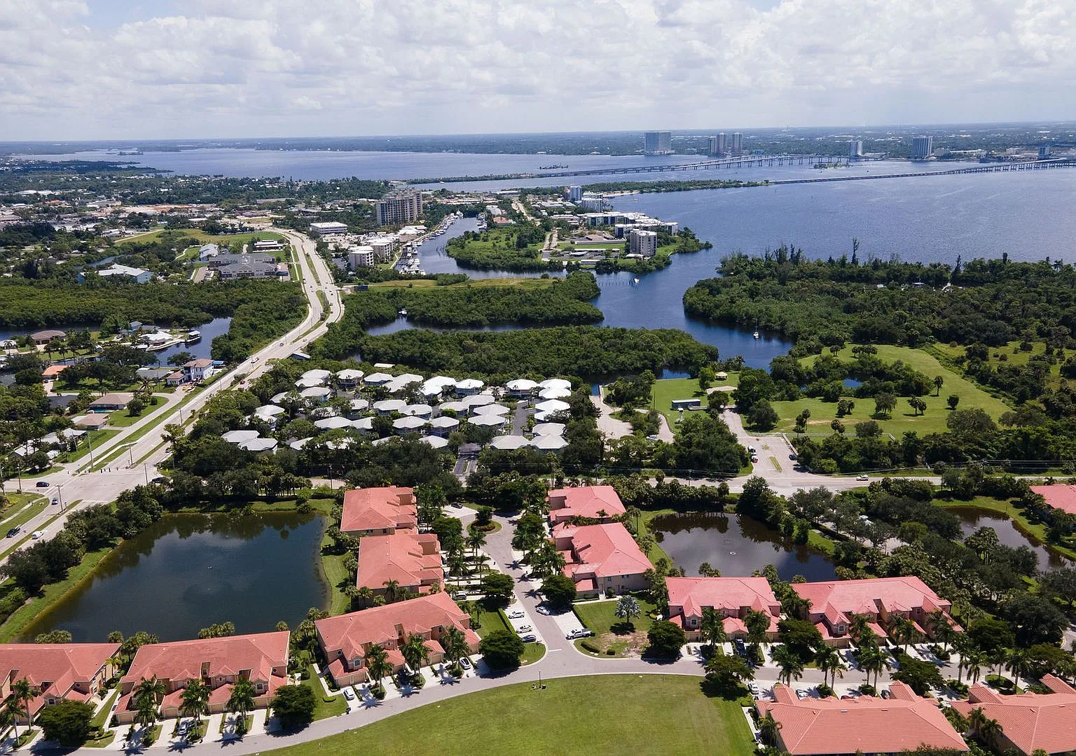 Serene Lakefront Living At Moody River Estates In North Fort Myers Your Dream Home Awaits! 2bed+D... — Photo 3