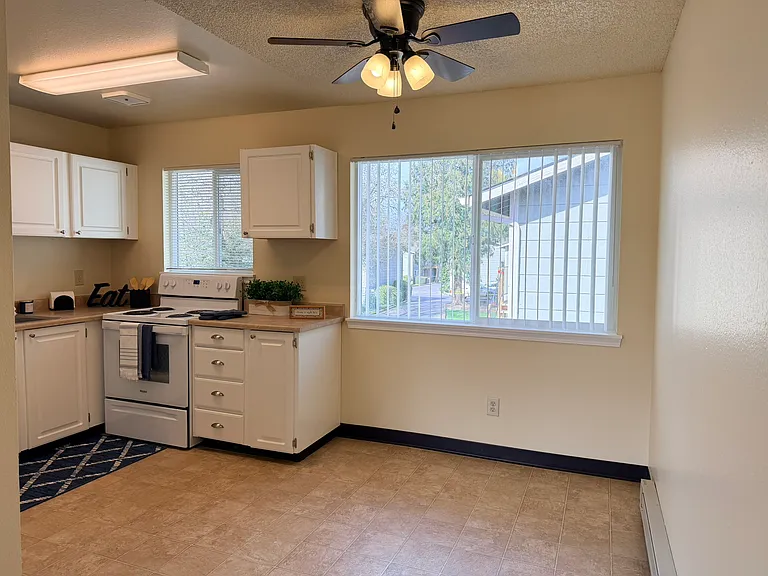 8858 SE Flavel St — Photo 5