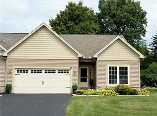 28 Golden Oaks Way, Rochester, NY 14624